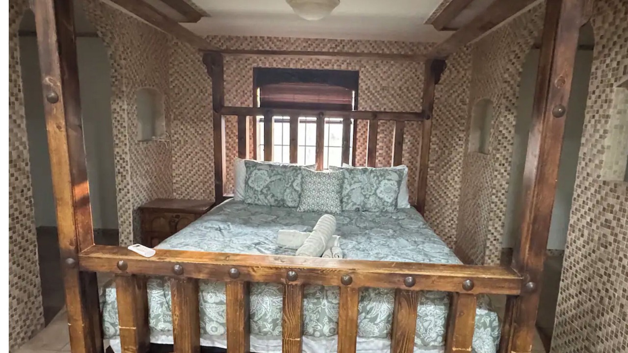 Photo of Bedroom in Alton