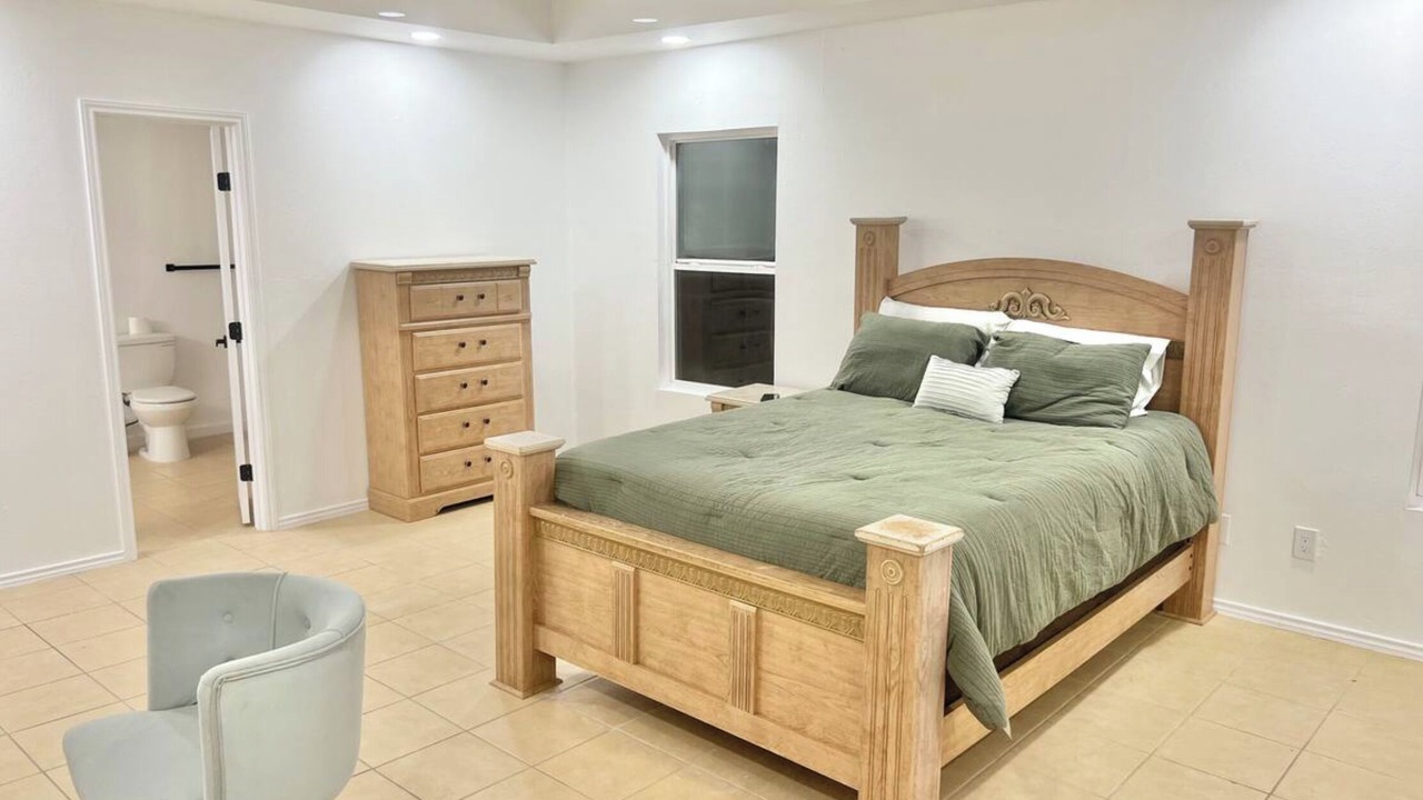 Photo of Bedroom in Alton