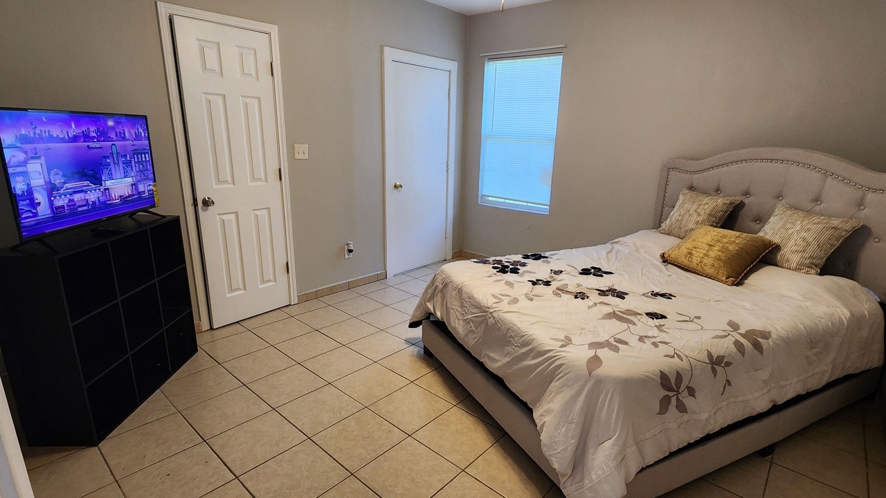 Photo of Bedroom in Edinburg