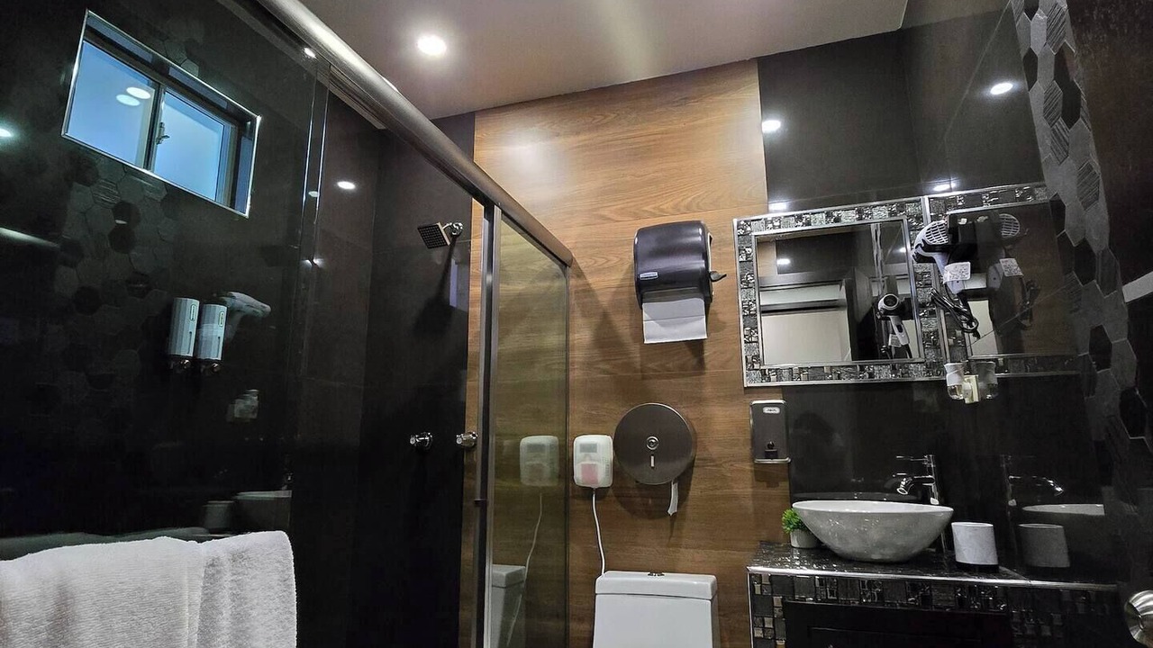 Photo of Bathroom in Maestros