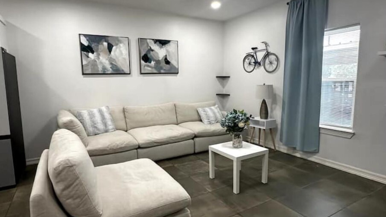 Photo of Livingroom in Edinburg