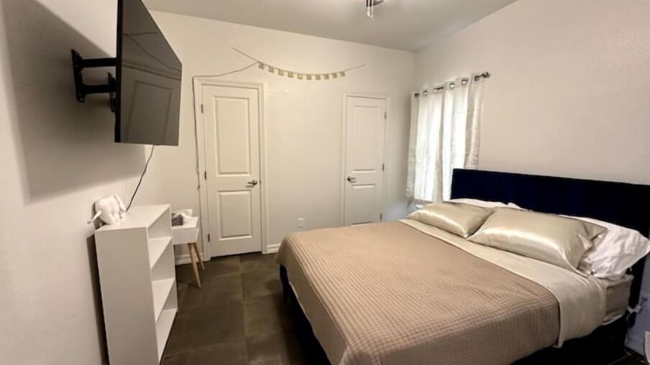 Photo of Bedroom in Edinburg