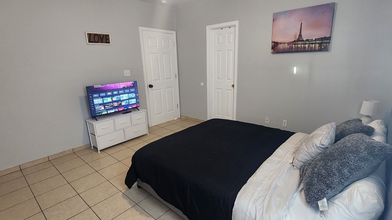 Photo of Bedroom in Edinburg