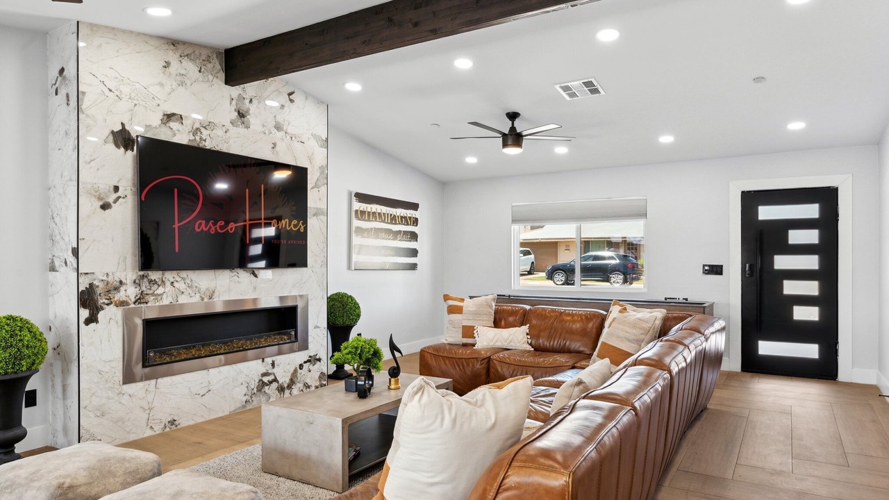Photo of Livingroom in Papago Parkway