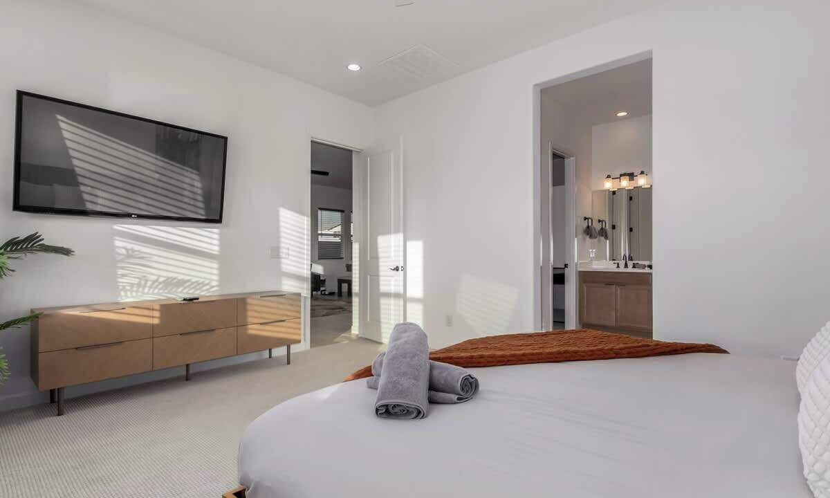 Photo of Bedroom in Montecito in Estrella