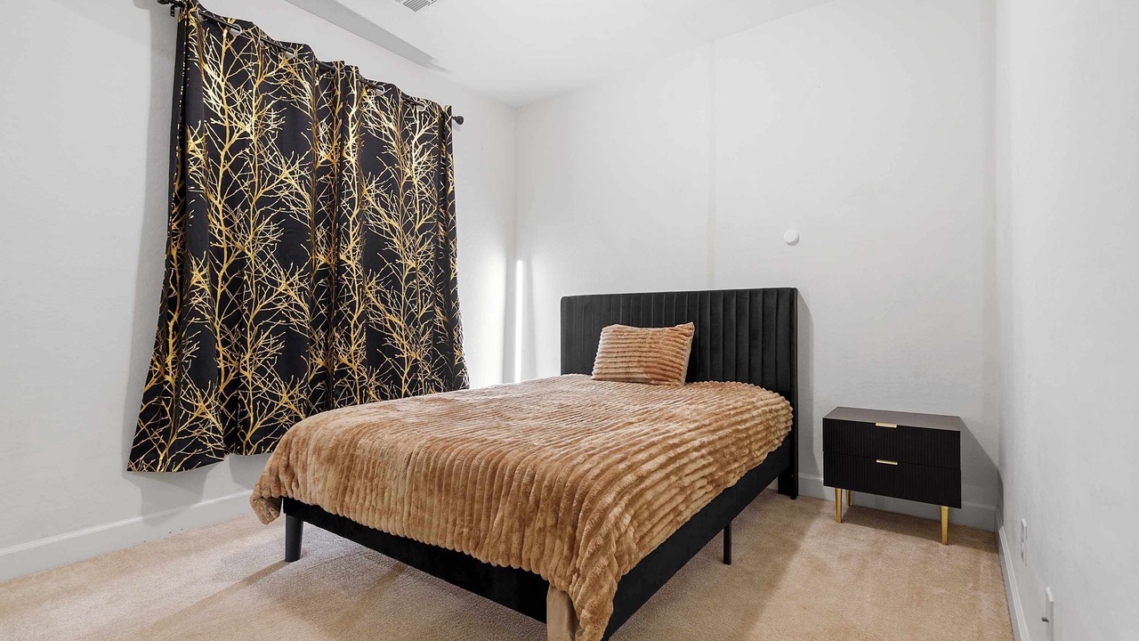 Photo of Bedroom in Palm Valley
