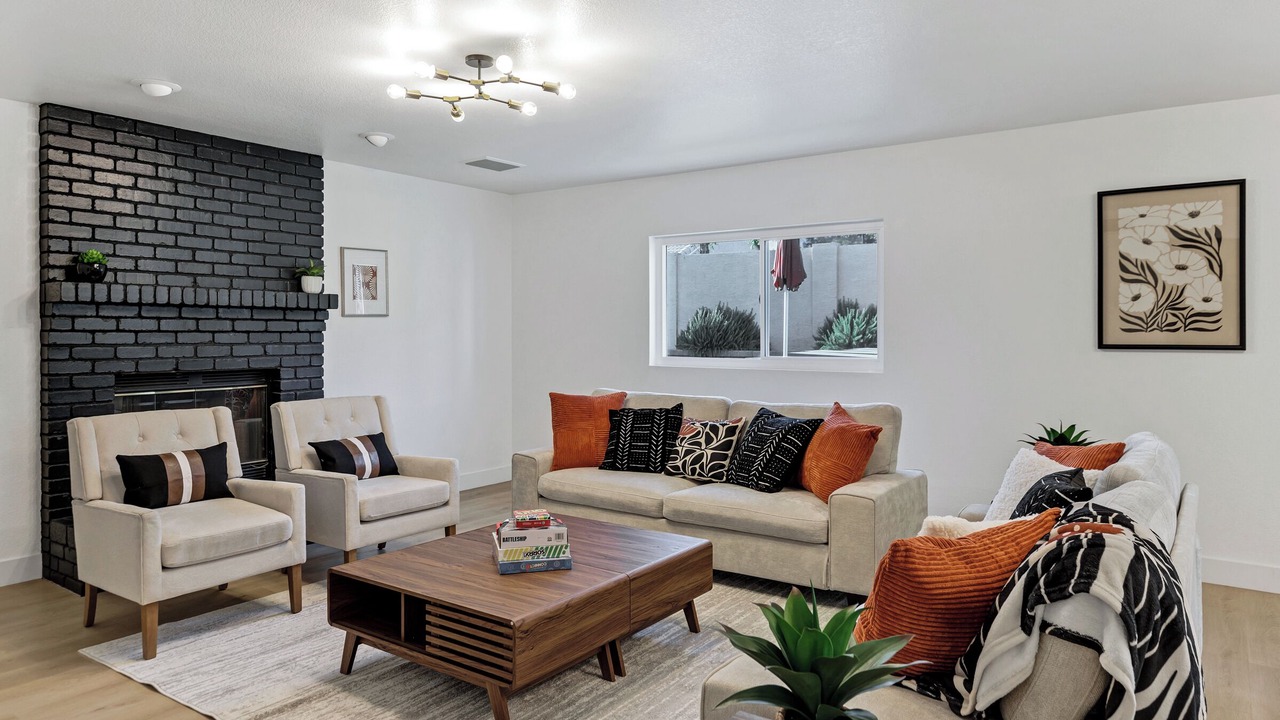 Photo of Livingroom in Sweetwater Place