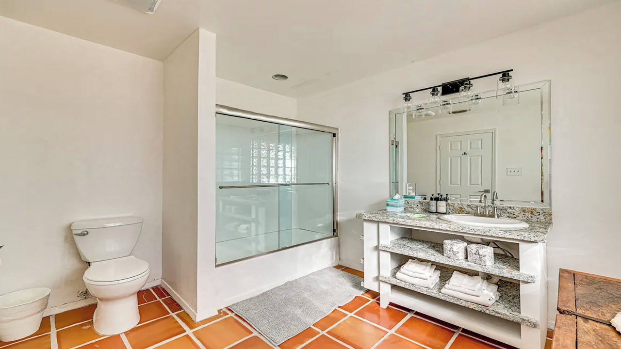 Photo of Bathroom in La Joya