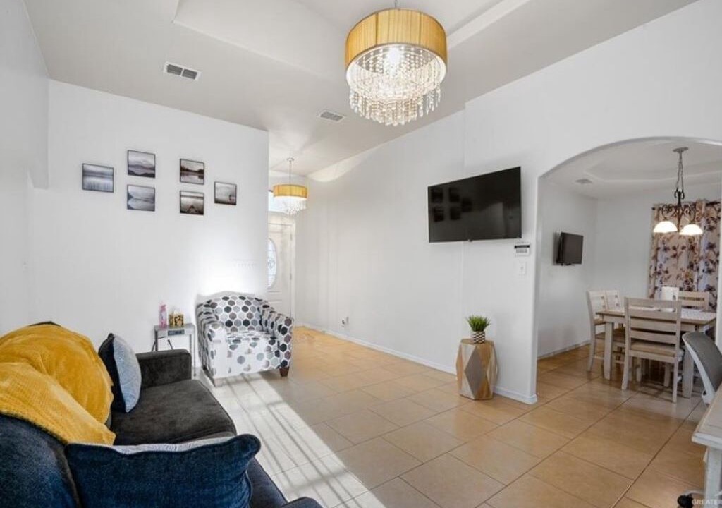 Photo of Livingroom in Edinburg