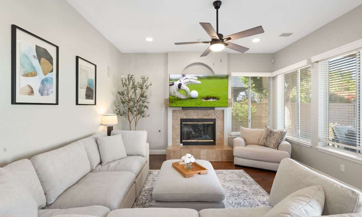 Photo of Livingroom in Palm Valley