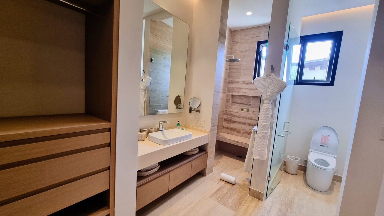 Photo of Bathroom in Buzzards