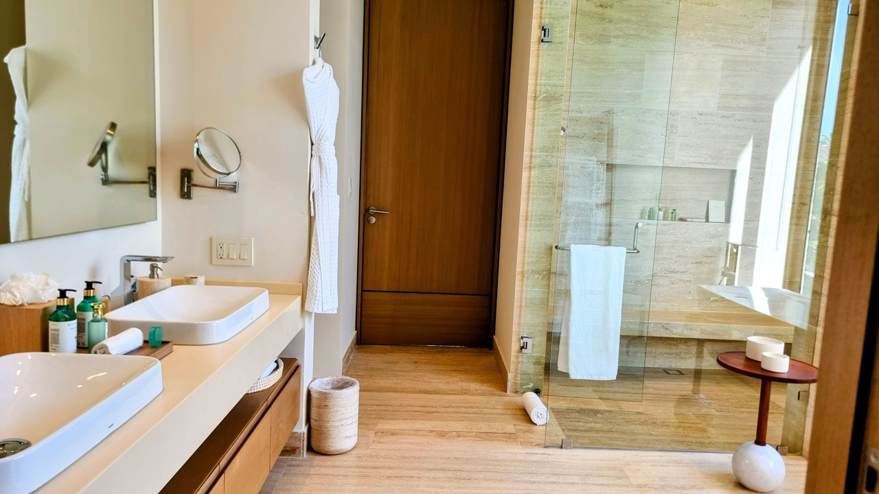Photo of Bathroom in Buzzards