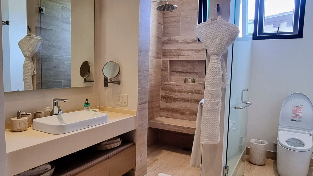 Photo of Bathroom in Buzzards