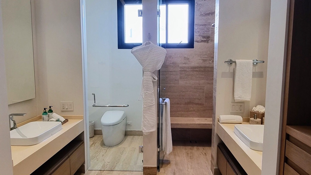 Photo of Bathroom in Buzzards