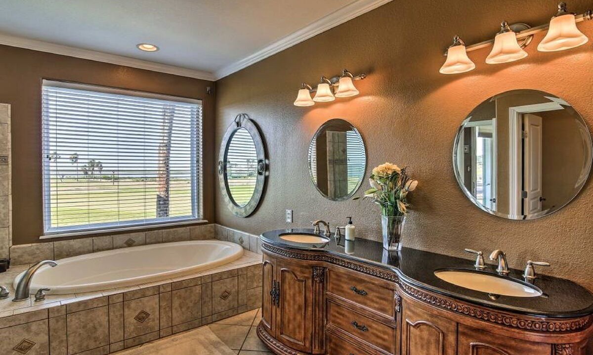 Photo of Bathroom in Laguna Vista