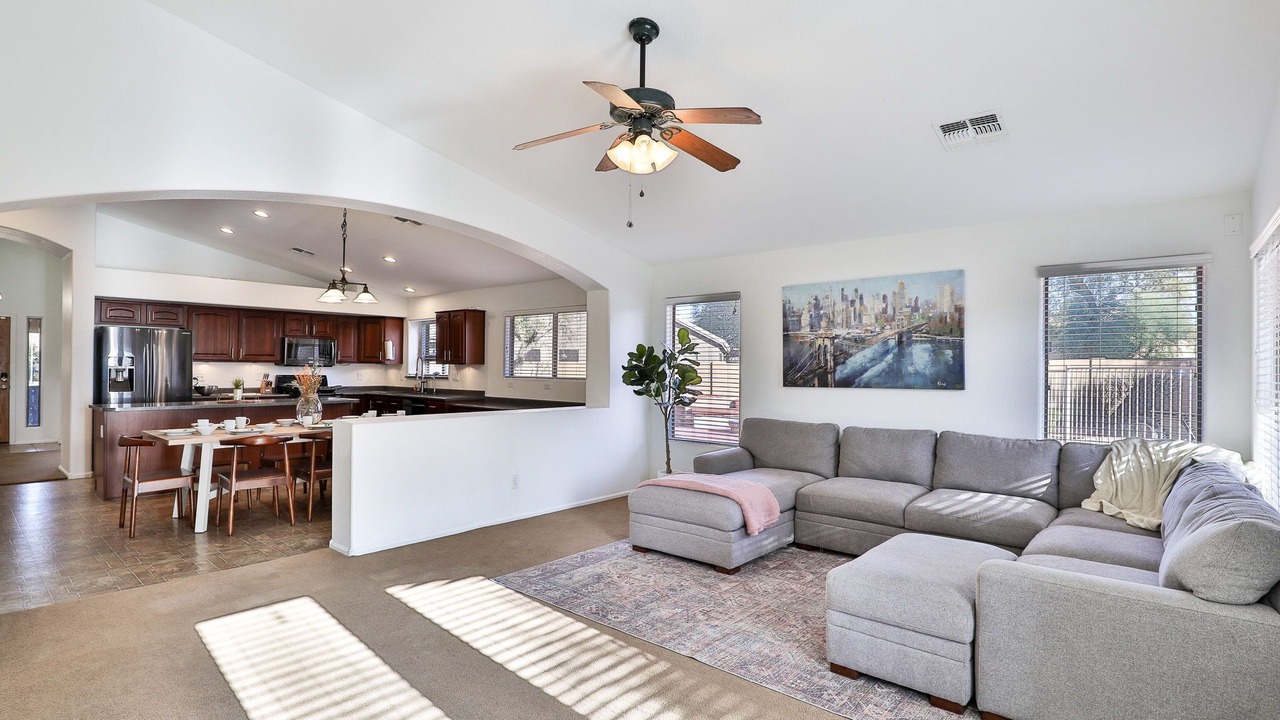 Photo of Livingroom in Canyon Trails