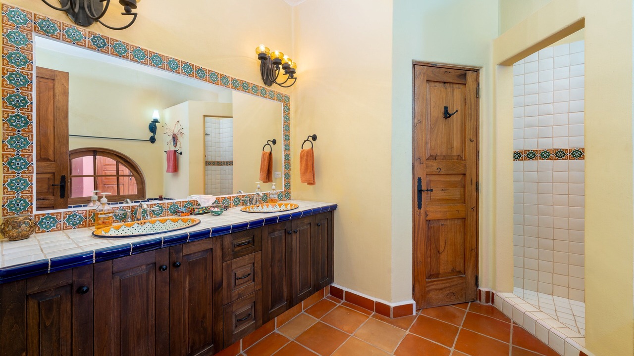 Photo of Bathroom in Nopolo