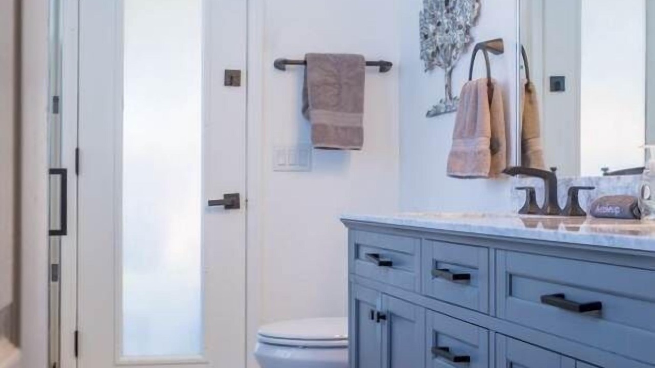 Photo of Bathroom in Sun Groves
