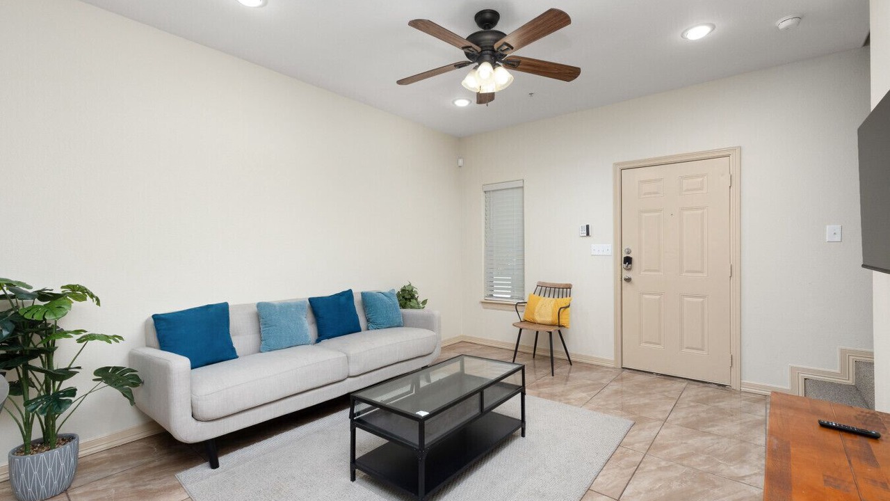 Photo of Livingroom in Pharr