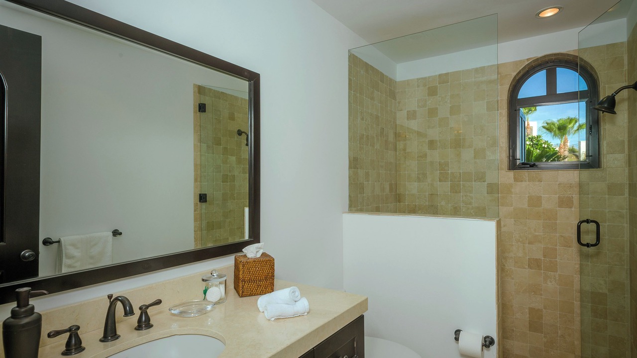Photo of Bathroom in Buzzards