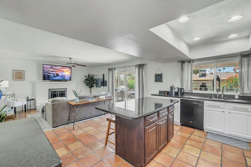 Photo of Livingroom in Paradise Valley Village