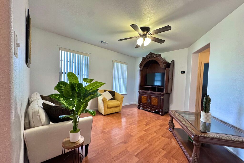 Photo of Livingroom in Brownsville