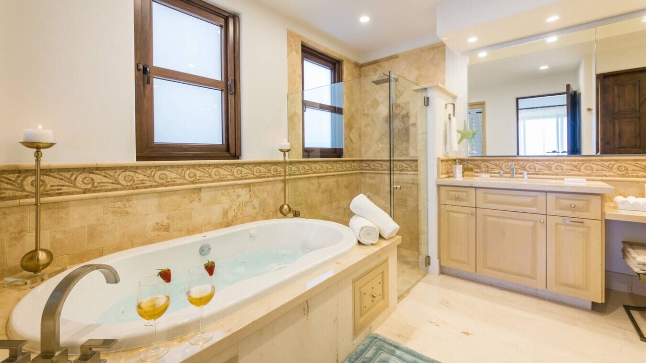 Photo of Bathroom in Buzzards