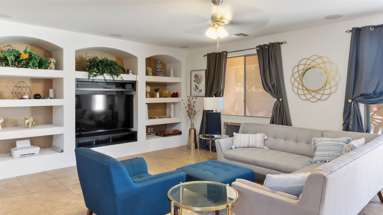 Photo of Livingroom in Dobbins Point