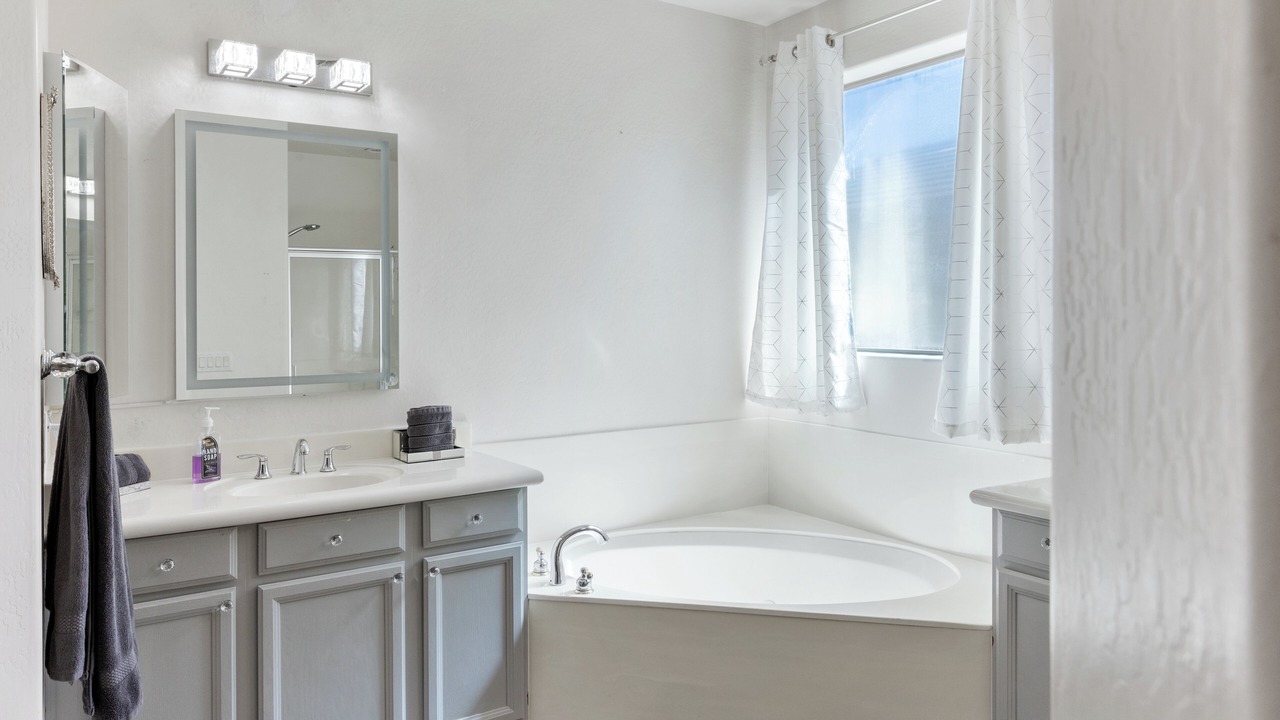Photo of Bathroom in Dobbins Point