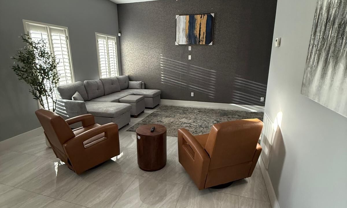 Photo of Livingroom in Edinburg