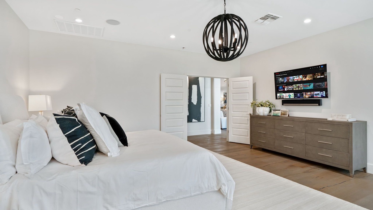 Photo of Bedroom in Arcadia Manors