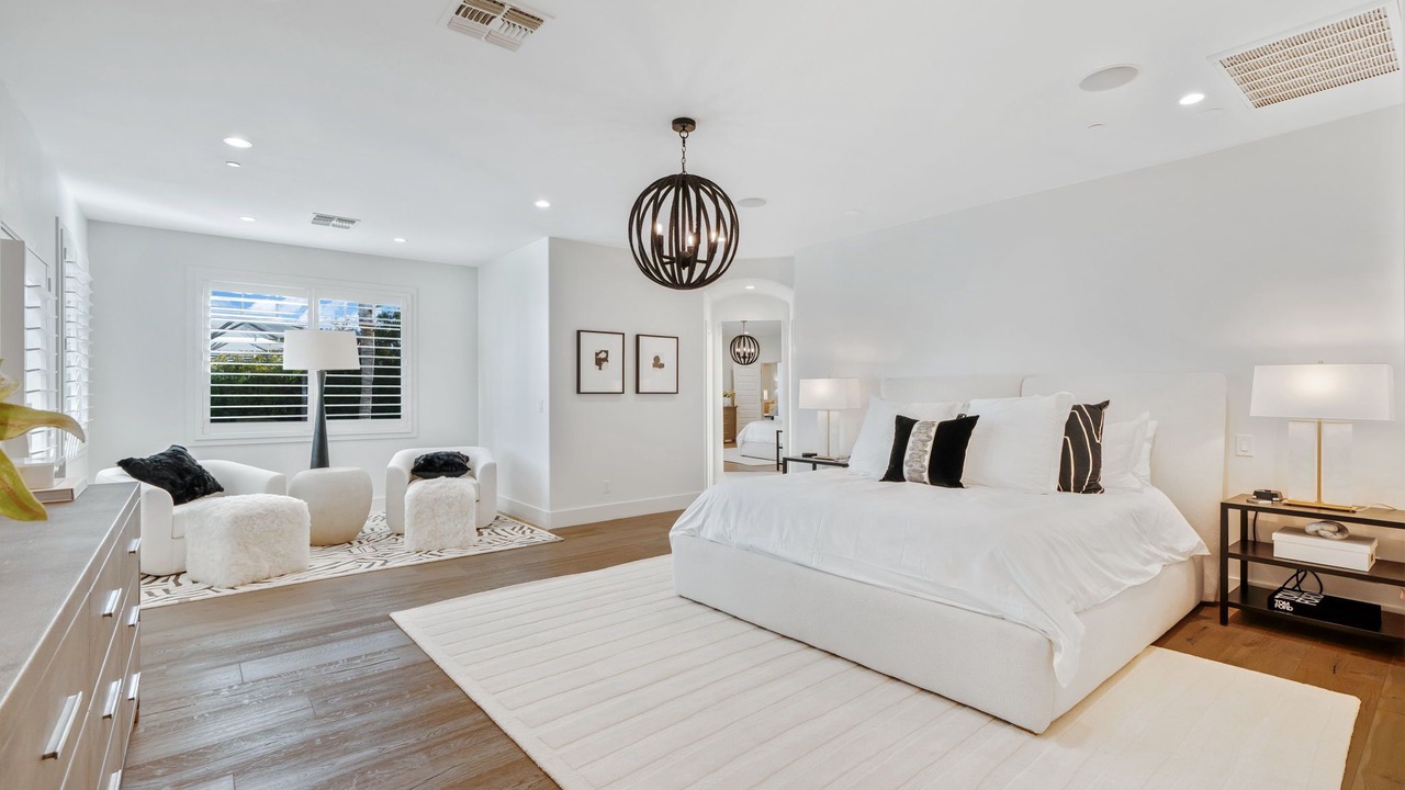 Photo of Bedroom in Arcadia Manors