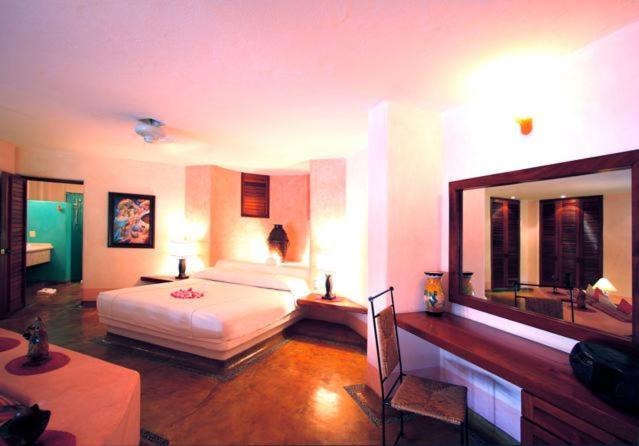 Photo of Bedroom in Zihuatanejo