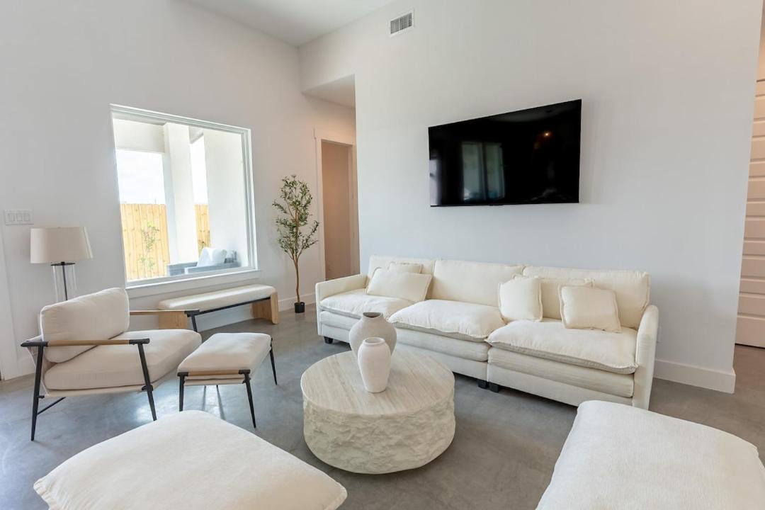 Photo of Livingroom in Pharr