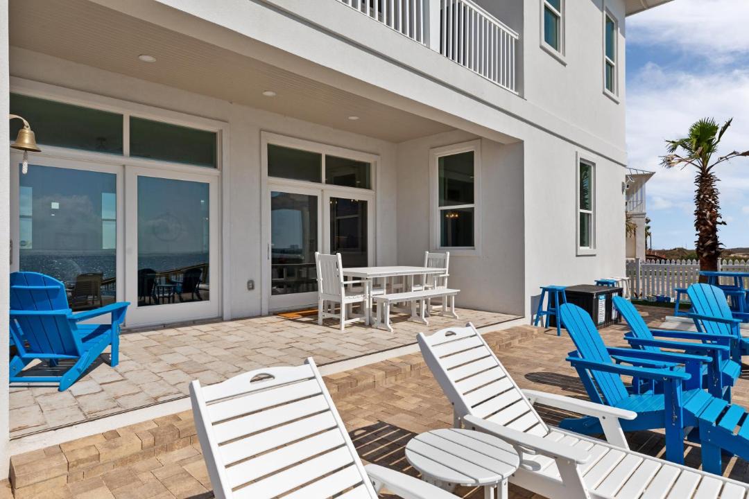Photo of Patio Balcony in The Shores