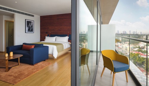 Premium Room, 1 King Bed (Mid Floor)