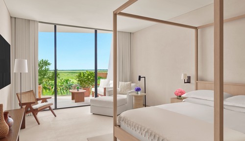Deluxe Guest Room, 1 King, Terrace