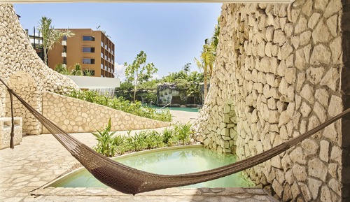 Room (Garden, Swim Up)