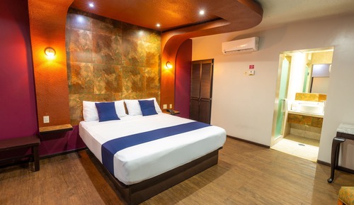 Deluxe Room, 1 King Bed