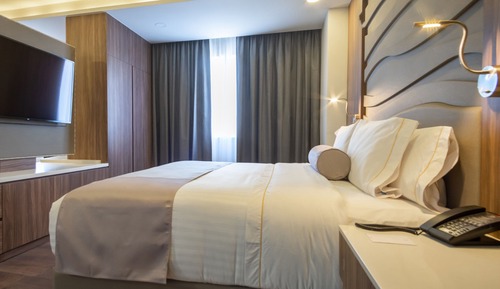Junior Room, 1 King Bed, City View