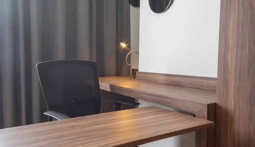 Deluxe Room, 1 King Bed, City View (Balcony)