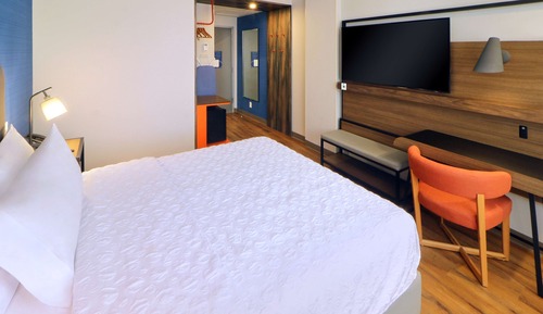 Standard Room, 1 Queen Bed, Mountain View