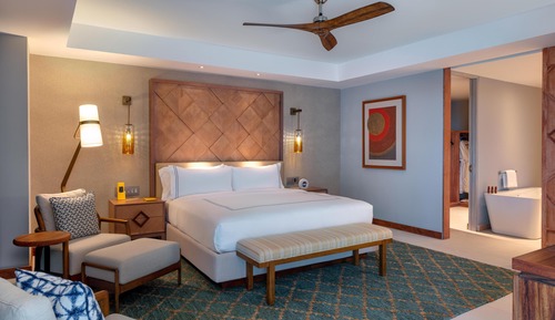 Superior Suite, 1 King Bed, Partial Ocean View