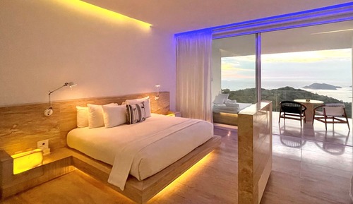 Ocean Balcony Suite - King
