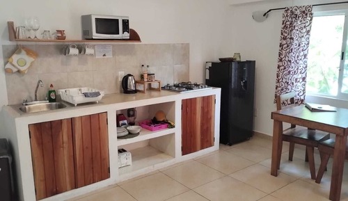 Comfort Studio Suite, 1 King Bed, Kitchen, Garden View