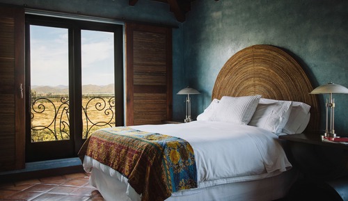 Superior Room, 1 King Bed, Courtyard View