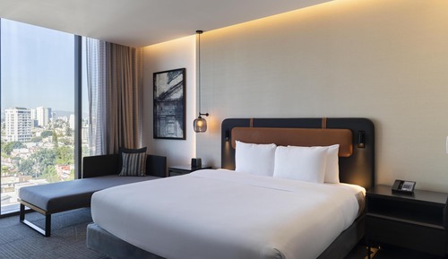 Room, 1 King Bed, Accessible, Executive Level (Roll-in Shower)