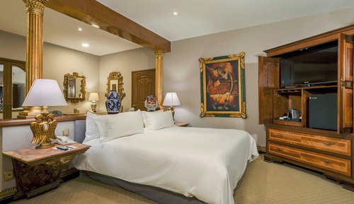 Grand Room, 1 King Bed