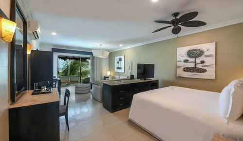 PRIVATE POOL SUITE