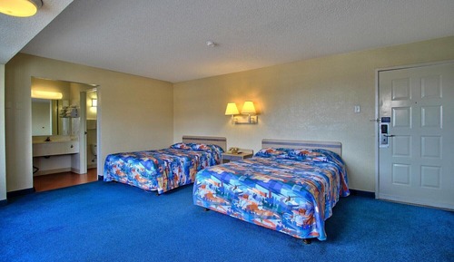 Deluxe Room, 2 Queen Beds, Non Smoking, Refrigerator & Microwave